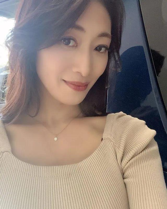小早川憐子最新動態(tài)，從熒屏到現(xiàn)實，她的魅力持續(xù)閃耀